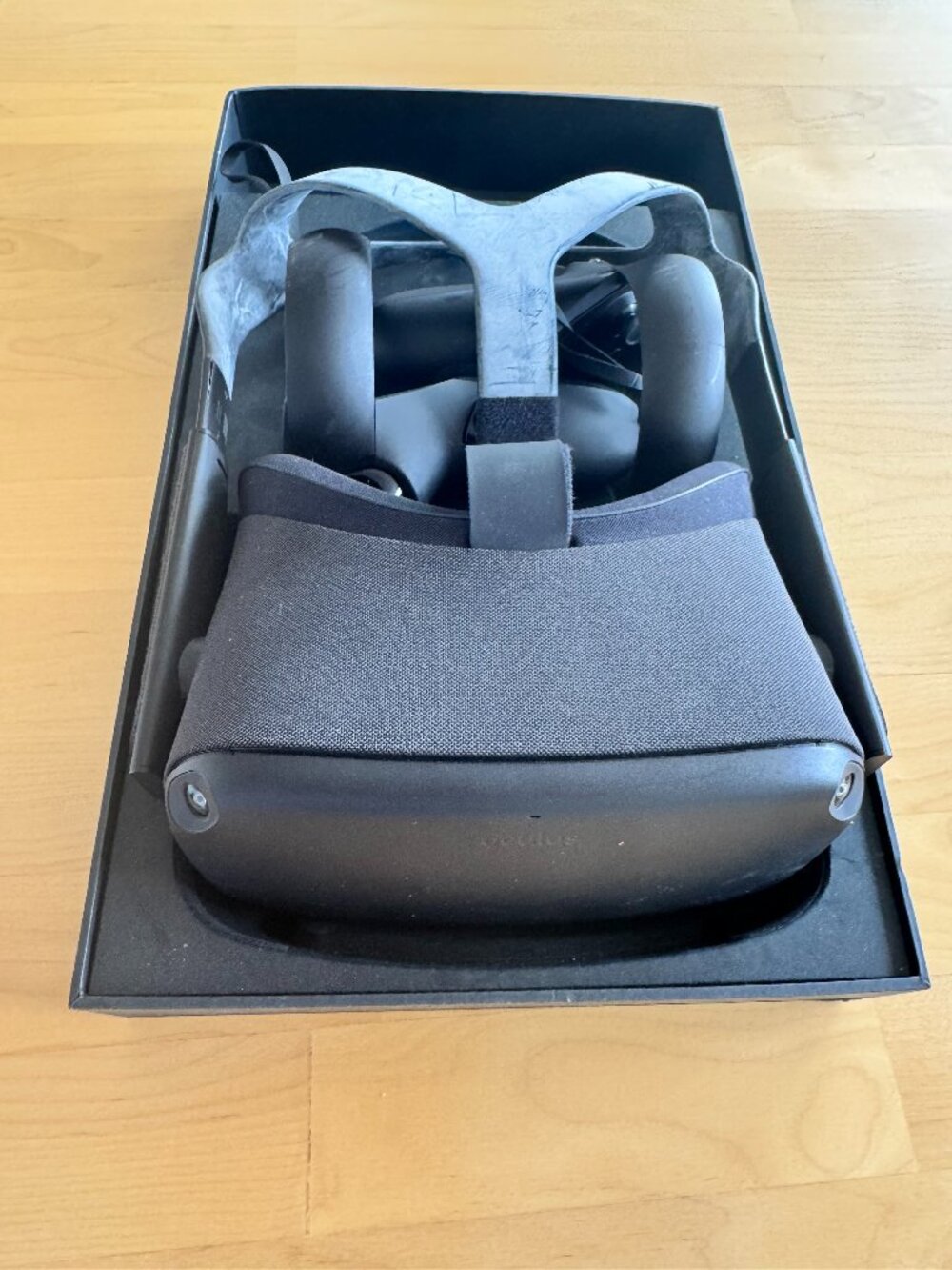 Meta Oculus Quest 1 Headset + 2 Controllers - BLACK